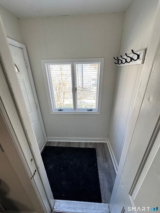 Building Photo - 67 Hanford Ave