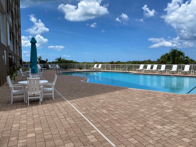 Building Photo - 4160 N Hwy A1A