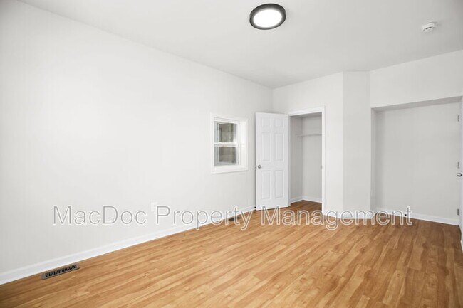 Building Photo - 1424 William St