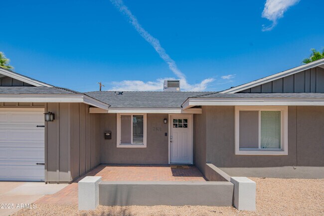 Building Photo - 2101 N 70th Pl