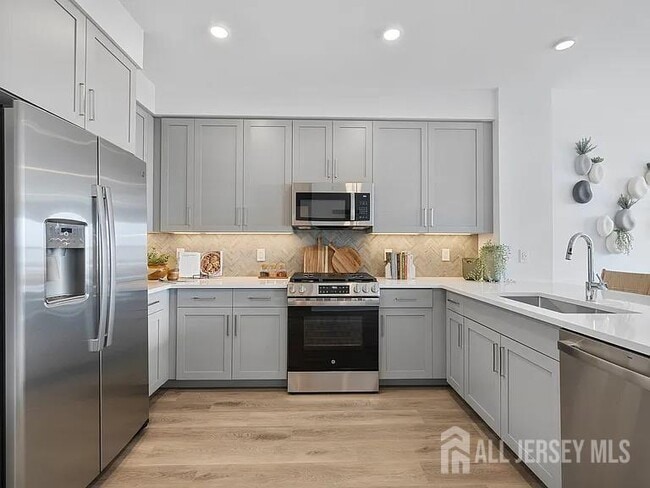 Building Photo - 2000 Schindler Dr