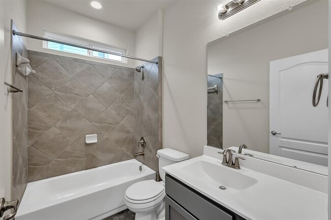 Building Photo - 206 Brazos Dr