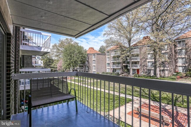 Building Photo - 3322 Hewitt Ave