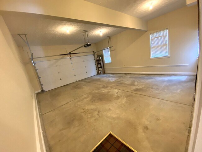 Building Photo - 4224 Evergreen Dr