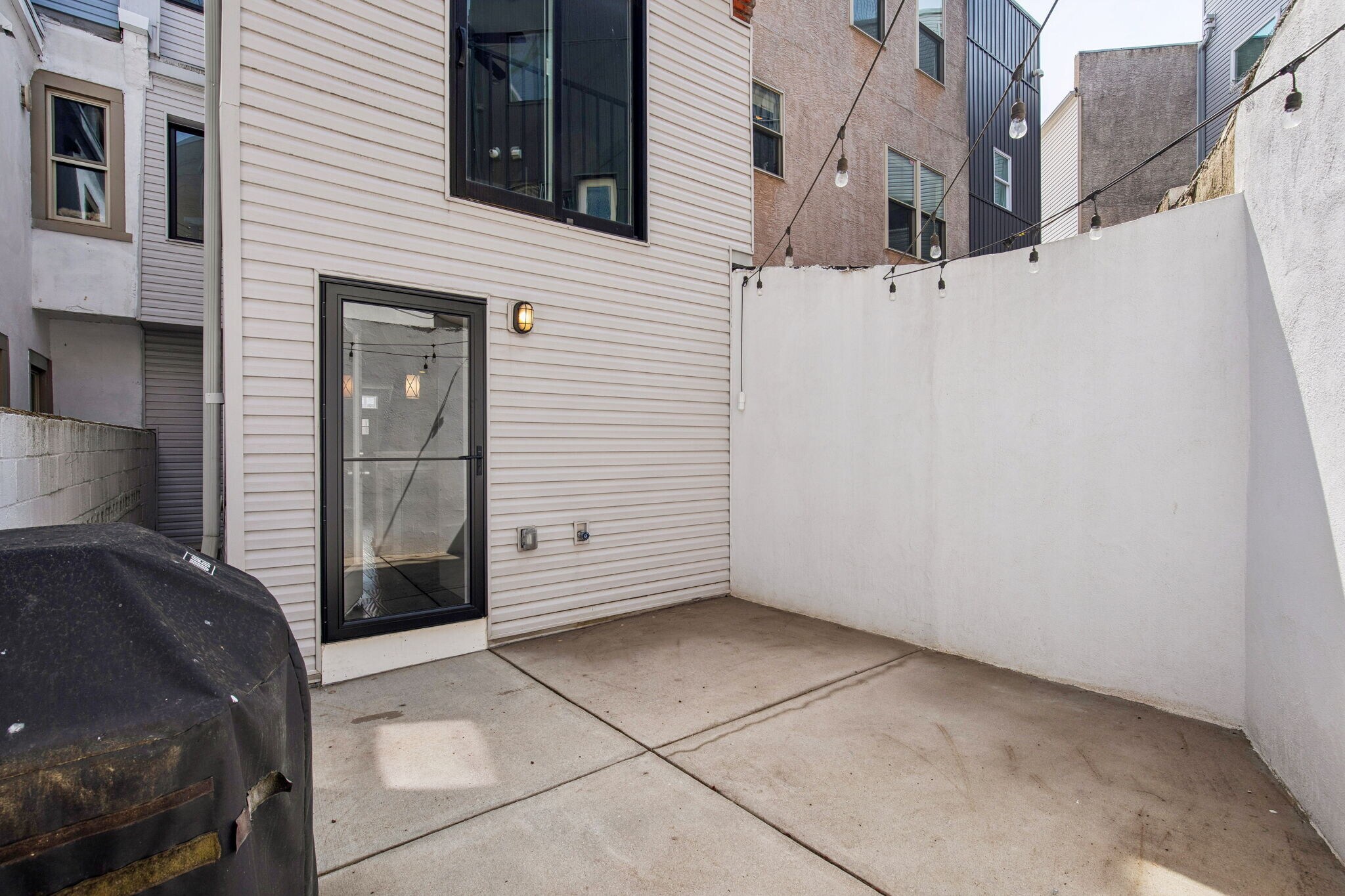 Building Photo - 1833 Ginnodo St