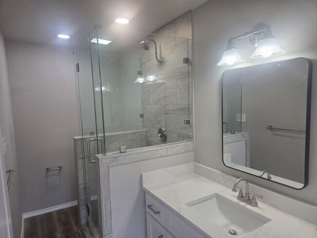 Building Photo - Newly remodeled 4 bedroom 3 full bath two story home located in the heart of Weatherford, TX