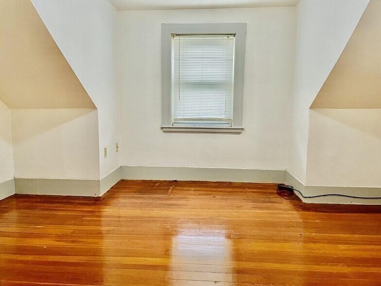 Building Photo - 188 Main St