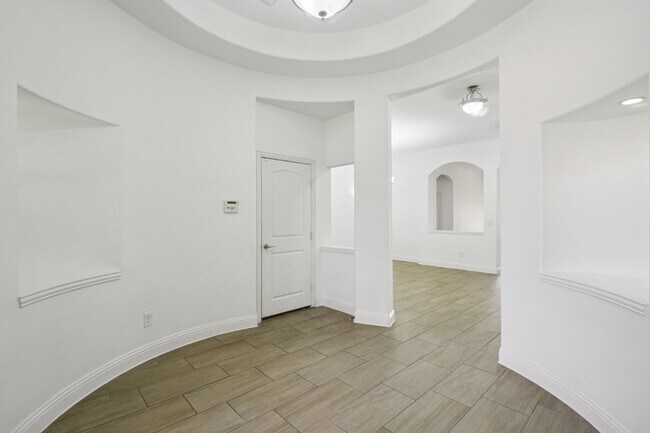 Building Photo - 1616 Downing Dr