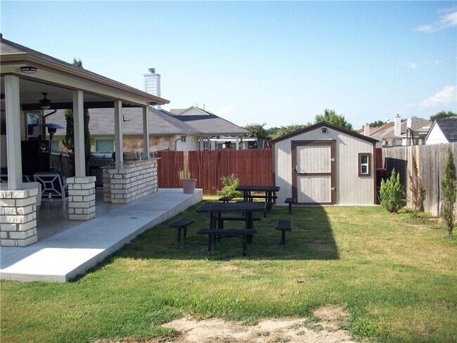 Building Photo - 1002 Beacon Cove