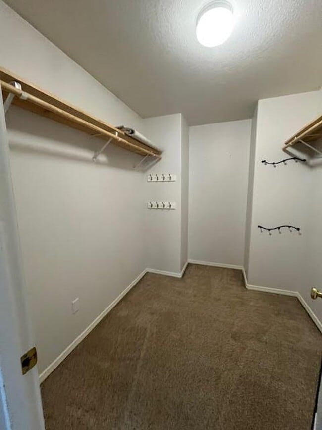 Building Photo - $500 Off first full month!!  3 Bedroom 2.5...