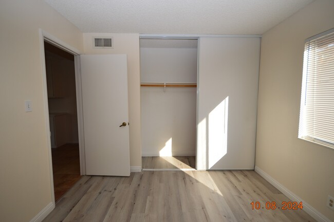 Building Photo - 4354 Thorndale Pl