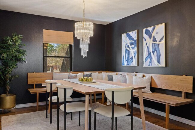 Building Photo - 2008 Matthews Ln