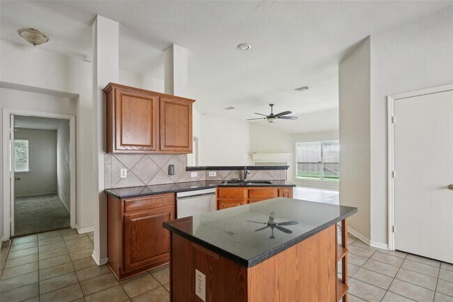 Building Photo - 16614 New Market Ln
