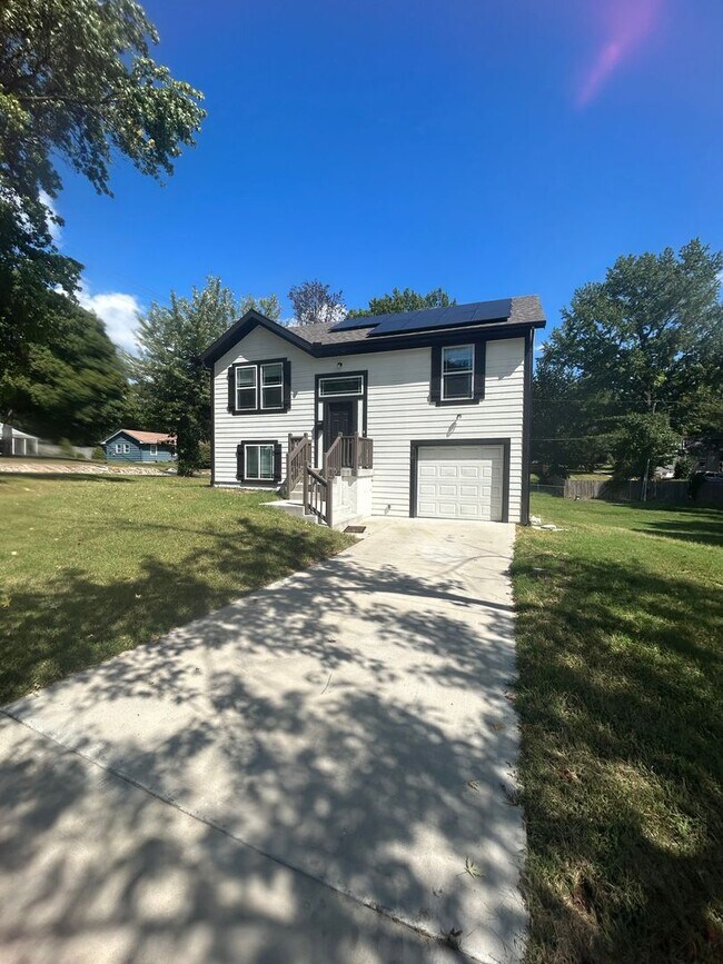 Building Photo - Coming November 2025! Spacious 4 Bed / 2 Bath Home for $1,925/Month