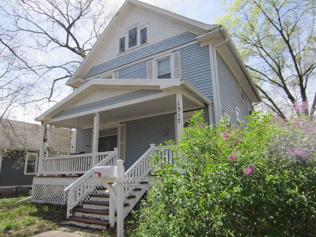 Building Photo - 1317 Rhode Island St