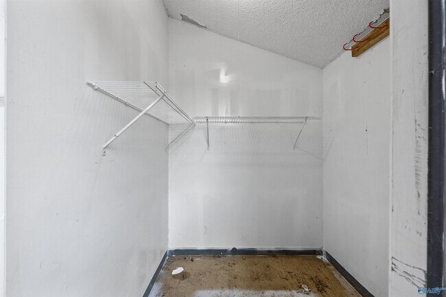 Building Photo - 13935 SW Wyandotte Dr