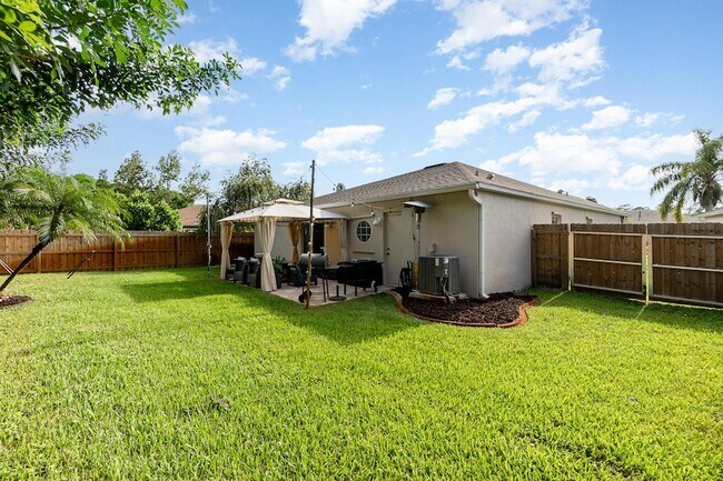 Building Photo - 1736 Vista Lake Cir