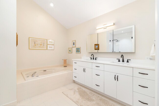 Building Photo - 2725 Meadowlark Ln