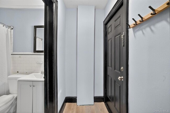 Building Photo - 364 Ashford Ave