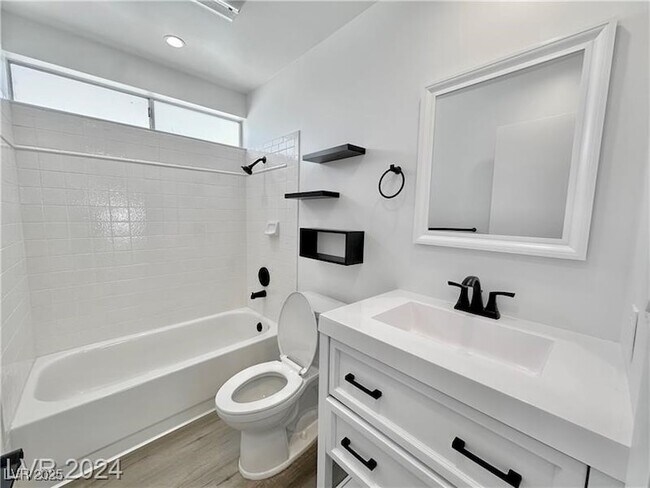 Building Photo - 401 Holcomb