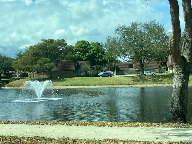 Building Photo - 1123 11th Ln