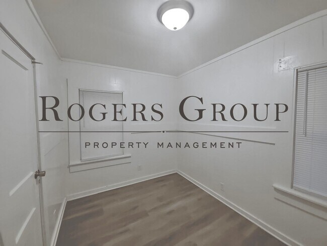 Building Photo - 803 Roberson St