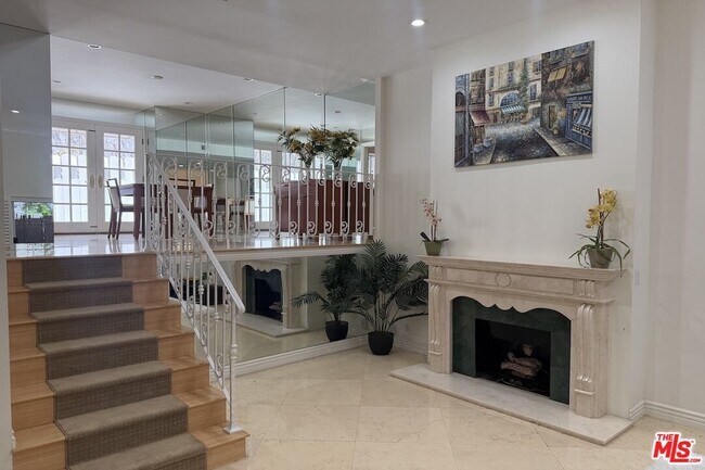 Building Photo - 1131 Alta Loma Rd