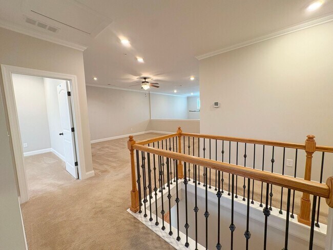 Building Photo - Stunning Townhome in Foxland Harbor – Golf & Lake Community