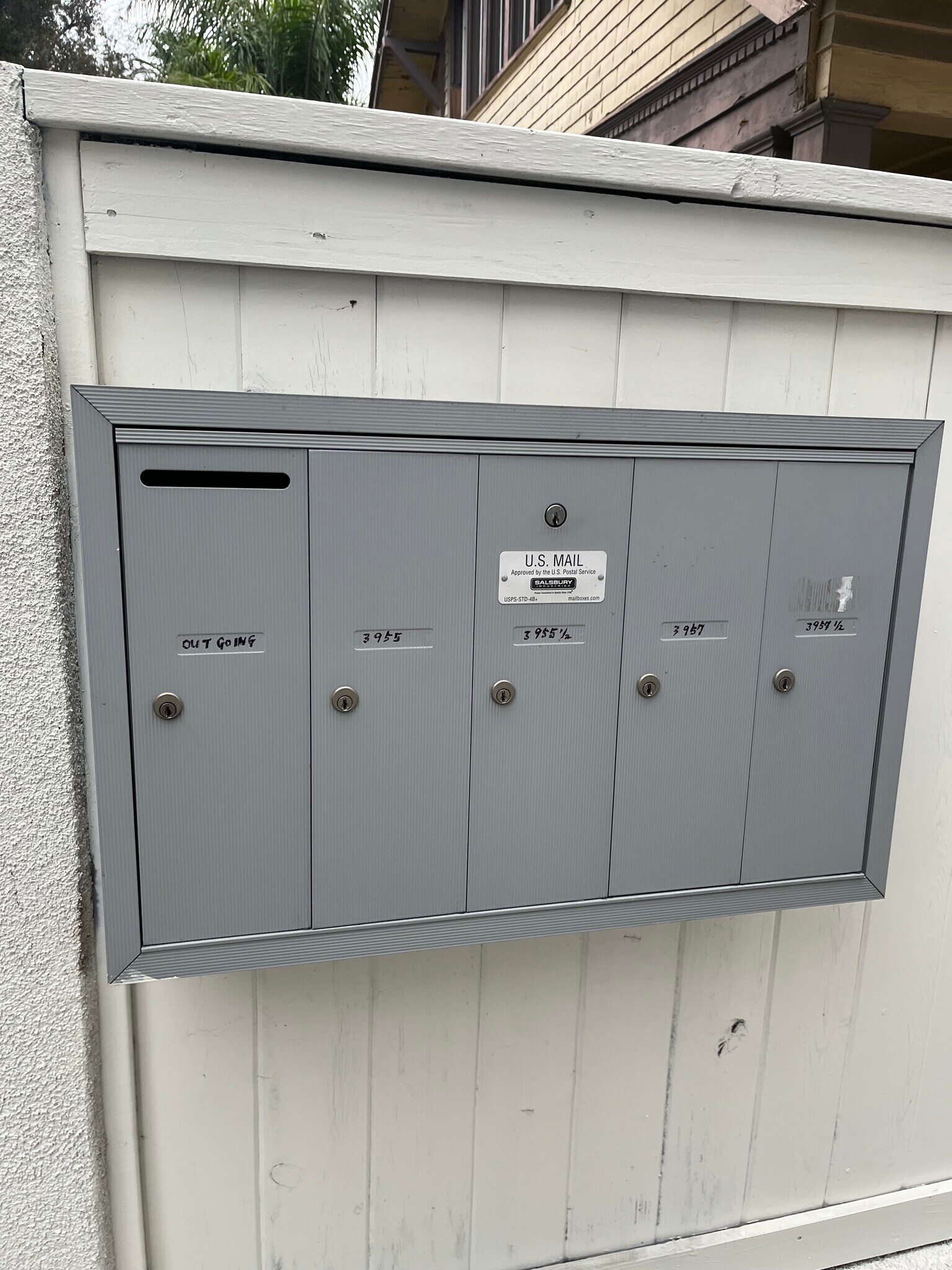 Building Photo - 3955 S Budlong Ave