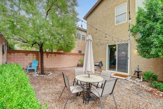 Building Photo - Beautiful 3 Bedroom in Gated Community!