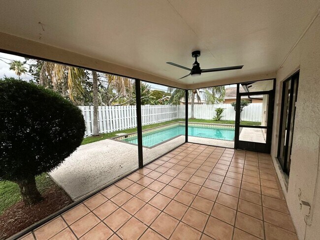 Building Photo - 3291 SW 4th St