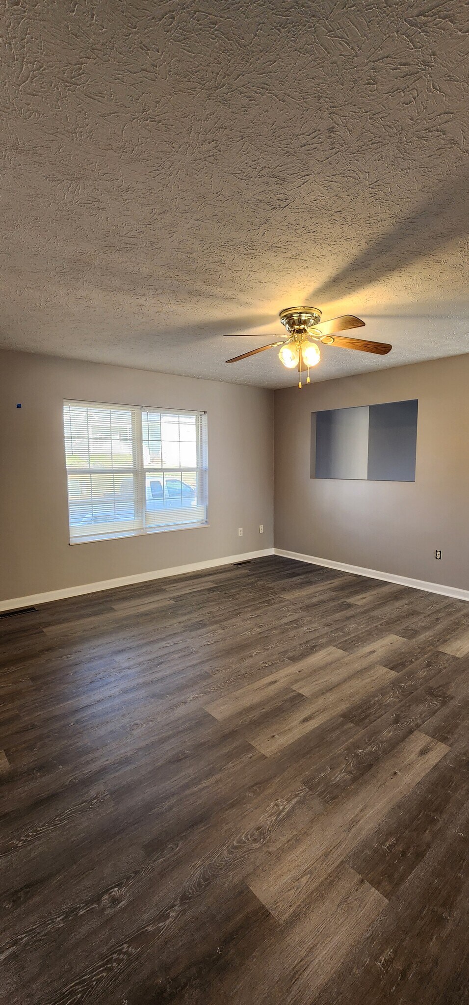 Building Photo - 1984 River Vista Cir