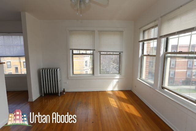 Building Photo - 3257 W Wrightwood Ave