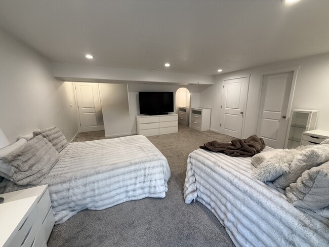 Building Photo - 398 Grassland Dr