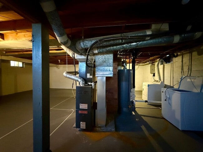 Building Photo - Freshly Renovated 2 Bedroom