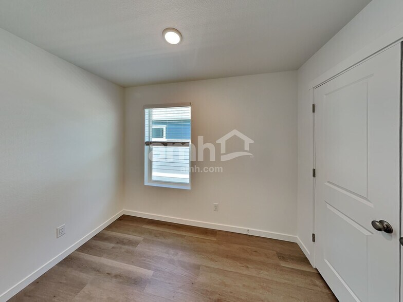 Building Photo - 23542 E 3rd Pl