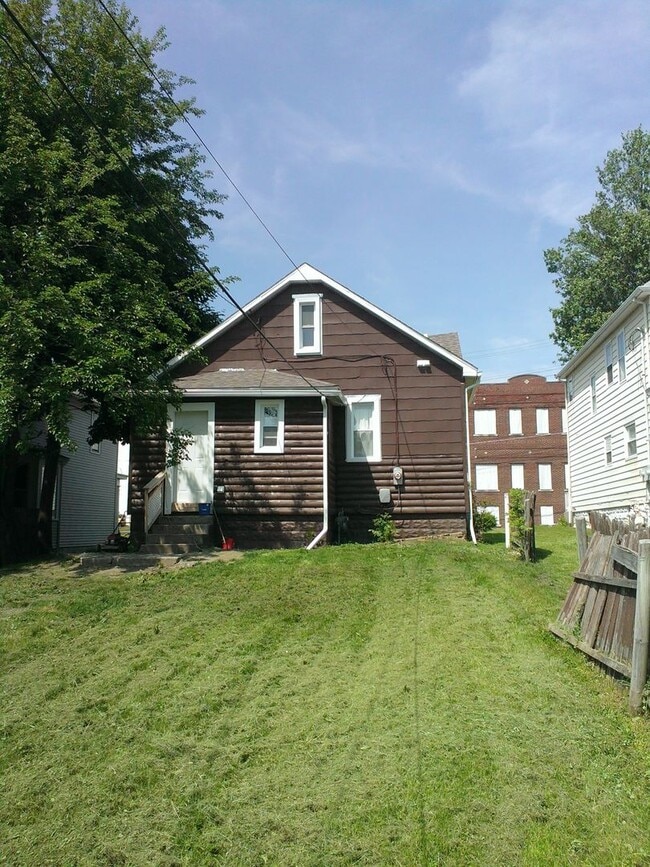 Building Photo - 720 Davis St
