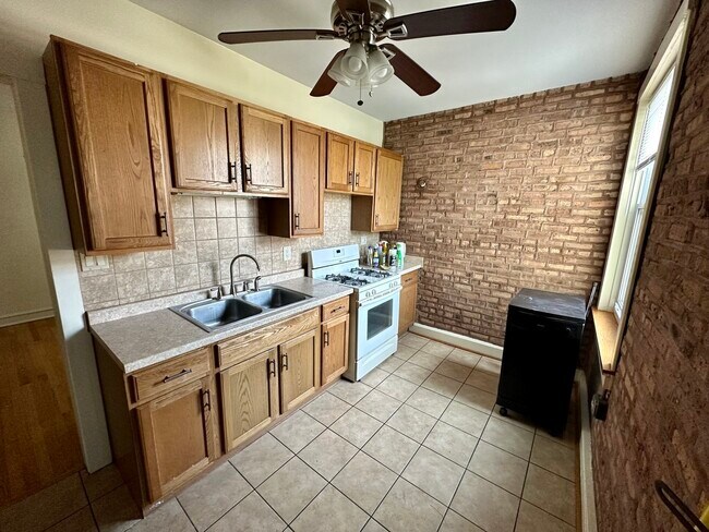 Building Photo - 6631 N Glenwood Ave