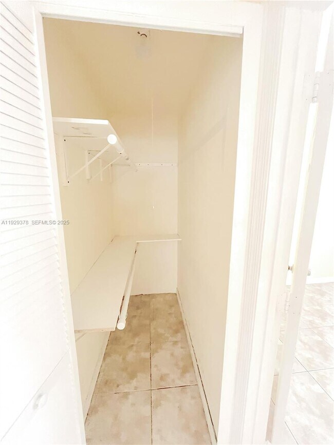 Building Photo - 236 E 14th St