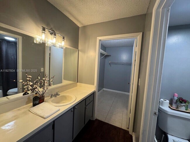 Building Photo - 855 NE 209th St