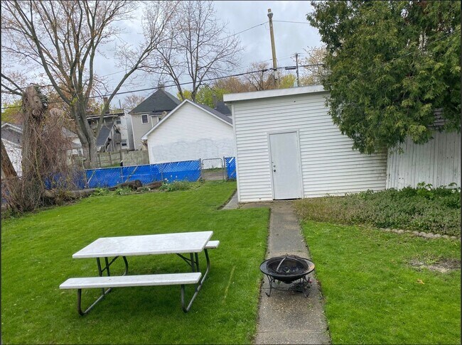 Building Photo - 717 5th Street
