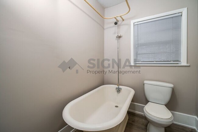Building Photo - 529 Telford Ln