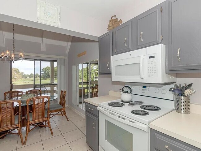 Building Photo - Gorgeous Condo Located in the Seascape com...