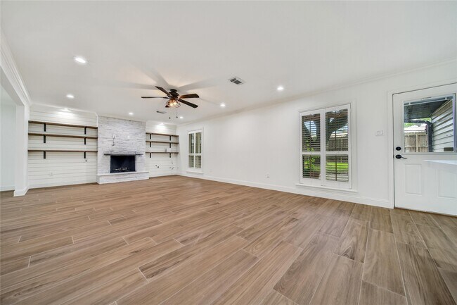 Building Photo - 950 Del Norte St