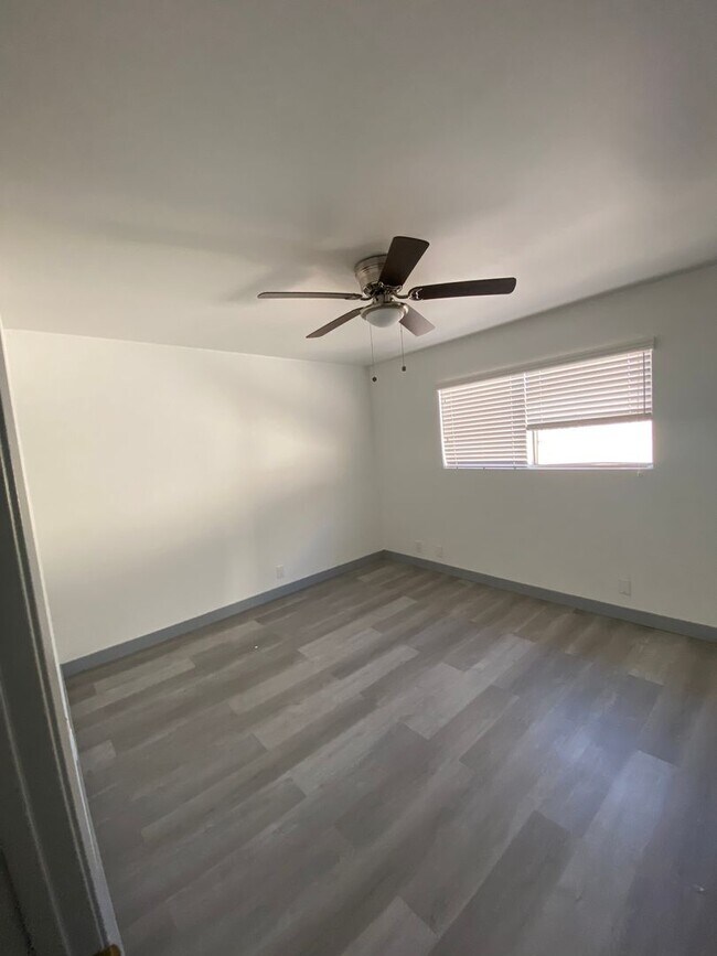 Building Photo - Julian House (DMM125)