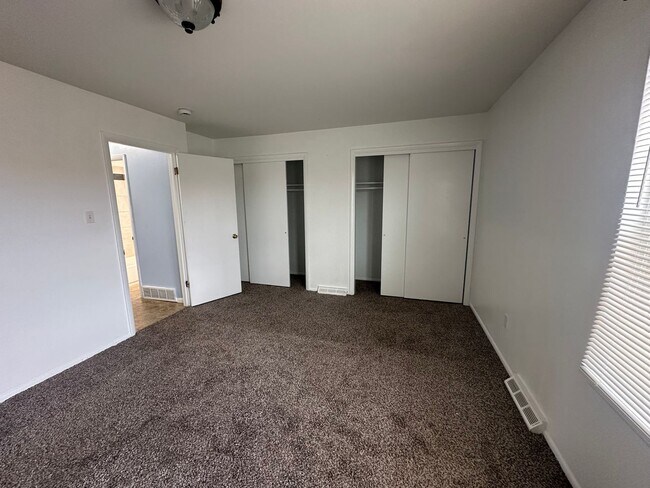 Building Photo - Long Realty & Property Management LLC - 4 bedroom 2.5 Bathroom in Aurora