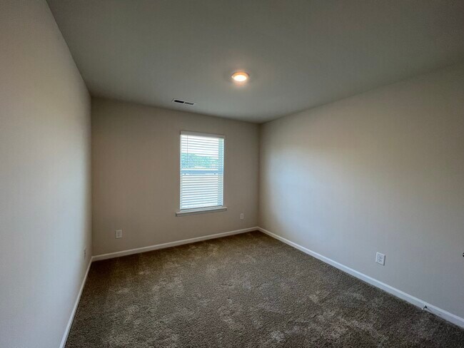 Building Photo - 208 Sagecroft Ln
