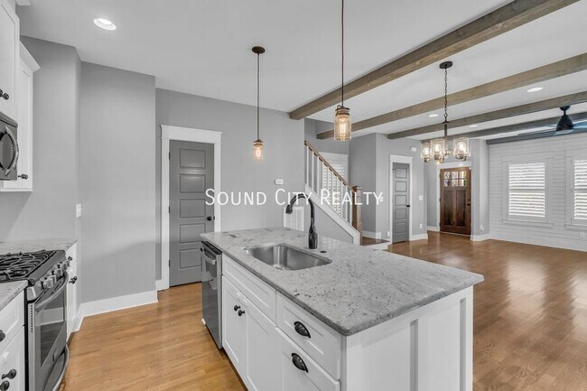 Building Photo - 1801 Sevier St