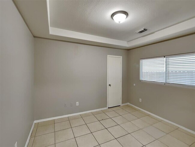 Building Photo - 2311 Shady Birch Dr