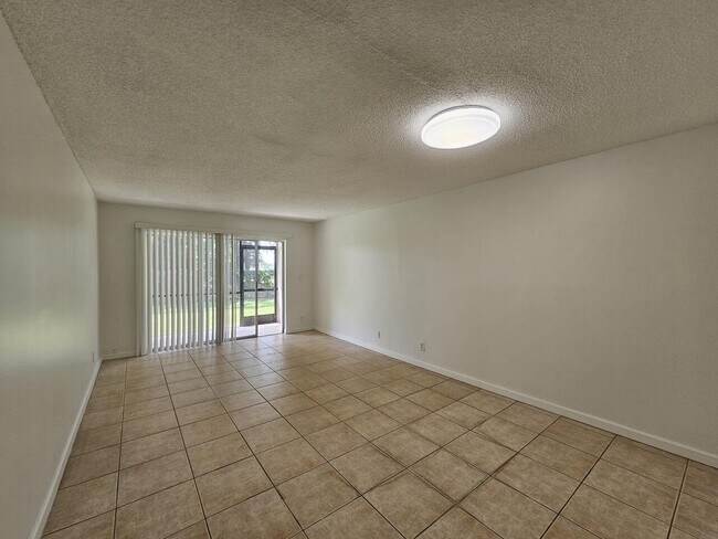 Building Photo - 8020 Fairview Dr